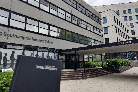 University of Southampton İşletme Fakültesi binasıyla fotoğraflanan University of Southampton ajandası
