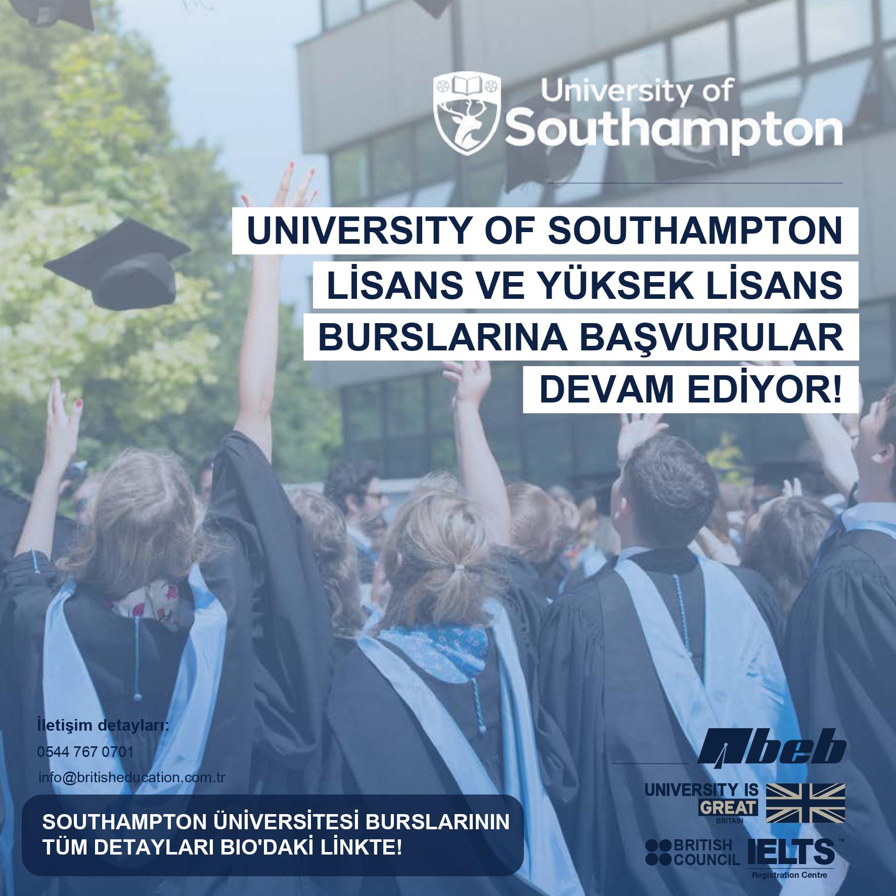 Dünyanın en yüksek sıralamalı 80 Üniversitesi içerisinde yer alan University of Southampton'dan mezun olan öğrencilerin kutlama yaptıkları görüntü ve Üniversitenin burslarıyla ilgili bilgilendirmenin yer aldığı yazı ile logolar