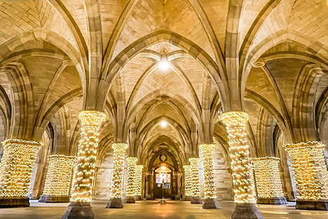 Dünyanın en iyi 80 üniversitesinden biri olan University of Glasgow'un kampüsünde bulunan ışıltılı ve tarihi alan