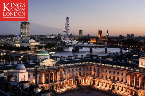 Dünyanın en iyi 35 Üniversitesi içerisinde yer alan King's College London'ın kampüsünden çekilen görkemli gece manzarası