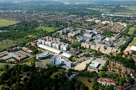 Dünyanın en yüksek sıralamaya sahip 3'te 1'lik üniversite dilimi içerisinde yer alan ve Londra'nın Kampüs Üniversitesi olarak öne çıkan Brunel University London'ın yeşillikler içerisindeki, büyük ölçekli kampüsü