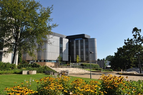 Dünyanın en iyi 80 Üniversitesi içerisinde yer alan University of Southampton'ın İngiltere'nin kıyı şehri olan Southampton'da bulunan renkli kampüsüne ait fotoğraf