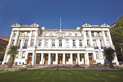 Hukuk bazlı dünya sıralamasındaki en iyi 30 Üniversiteden biri olan Queen Mary University of London'ın popüler kampüsünde yer alan ikonik bina