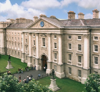 Dünyanın en iyi 100 Üniversitesinden biri olan ve İrlanda'nın en iyi Üniversitesi konumundaki Trinity College Dublin'in tarihi ve görkemli kampüsünden bir görsel