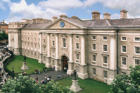 Dünyanın en iyi 100 Üniversitesinden biri olan ve İrlanda'nın en iyi Üniversitesi konumundaki Trinity College Dublin'in tarihi ve görkemli kampüsünden bir görsel